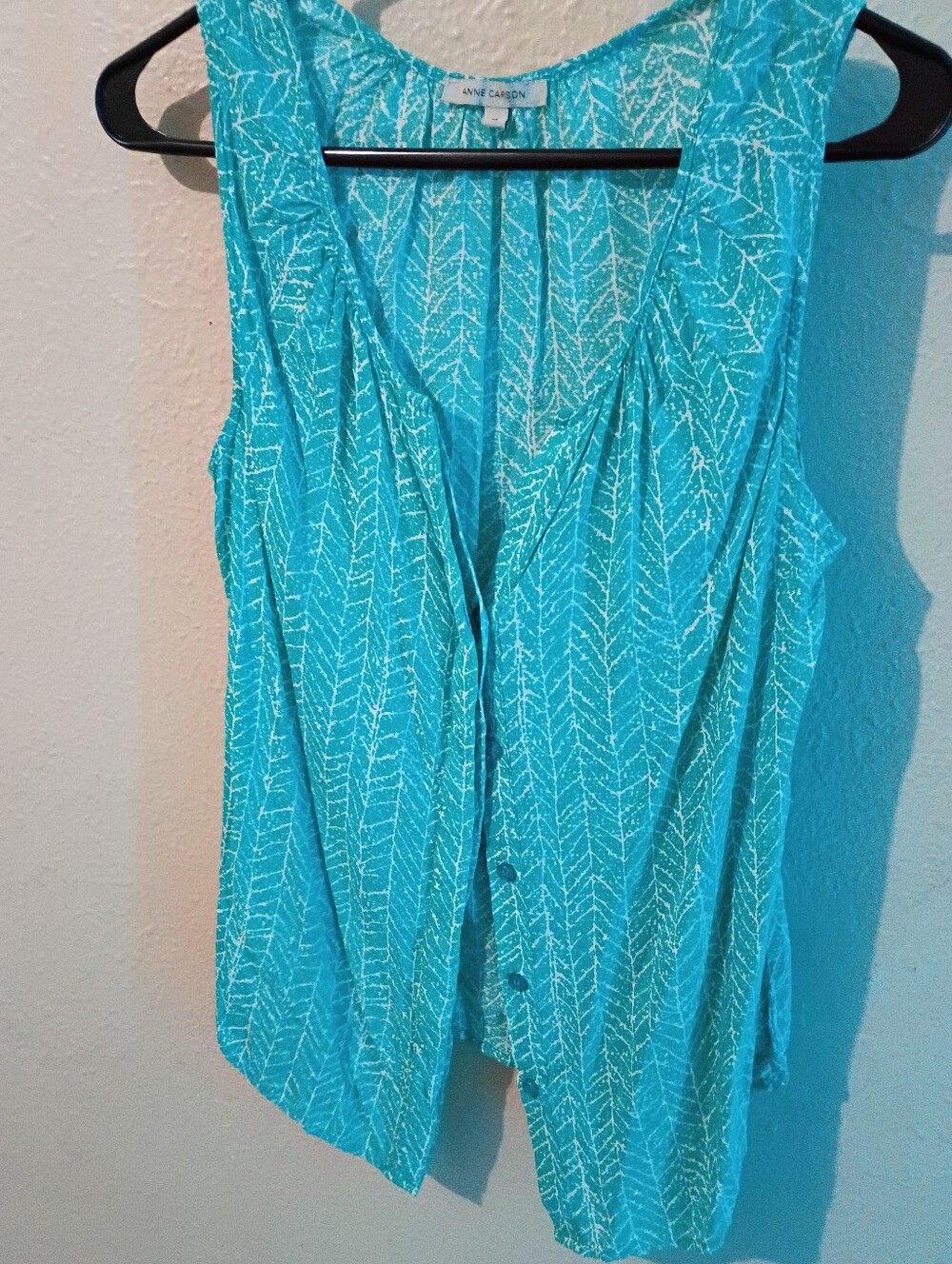 Anne Carson Size Medium Teal V-Neck Button Front Sleeveless Top